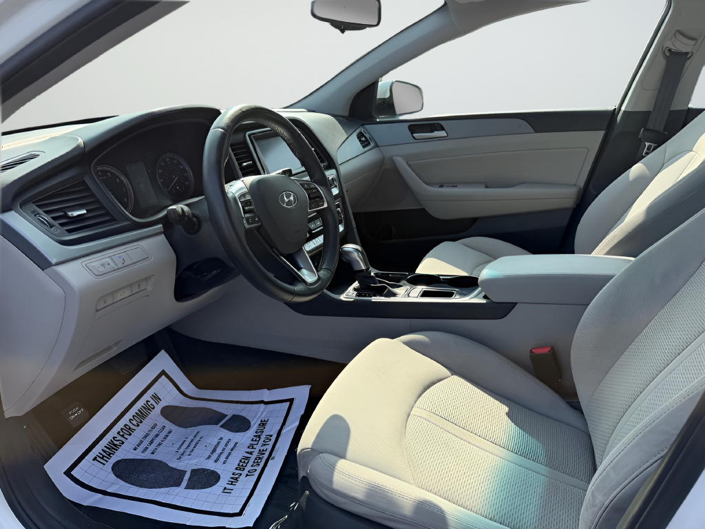 Used 2018 White Hyundai SEL image 16