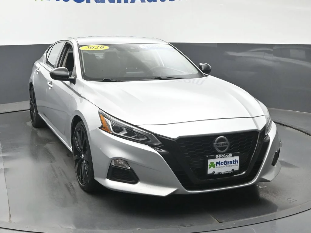 Used 2020 Silver Nissan 2.5 SR image 5