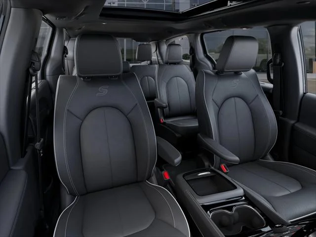 New 2026 Diamond Black Crystal Pearl-Coat Exterior Paint Chrysler Limited image 42