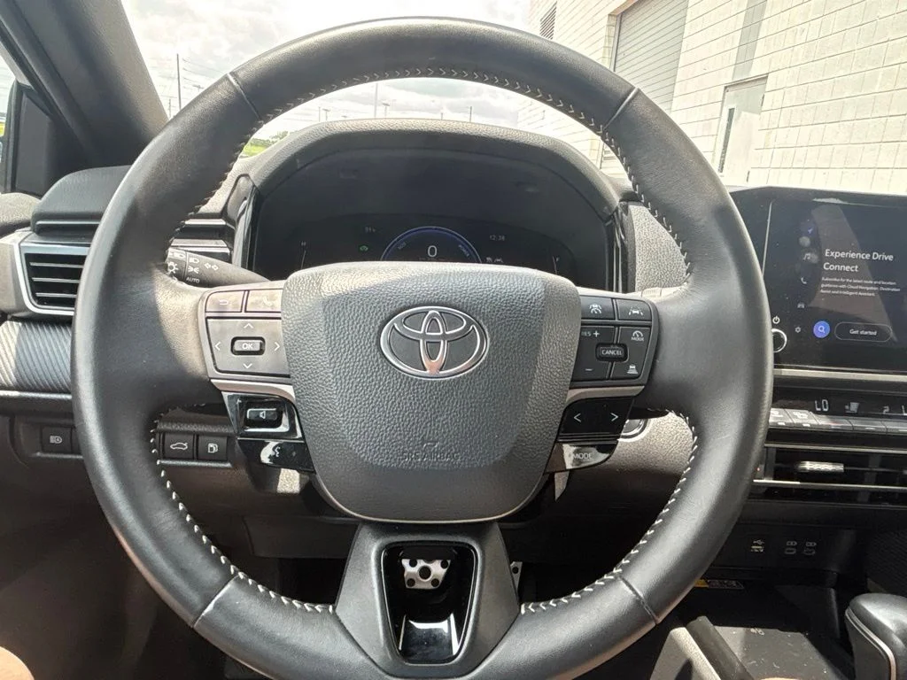 Used 2025  Toyota SE image 21