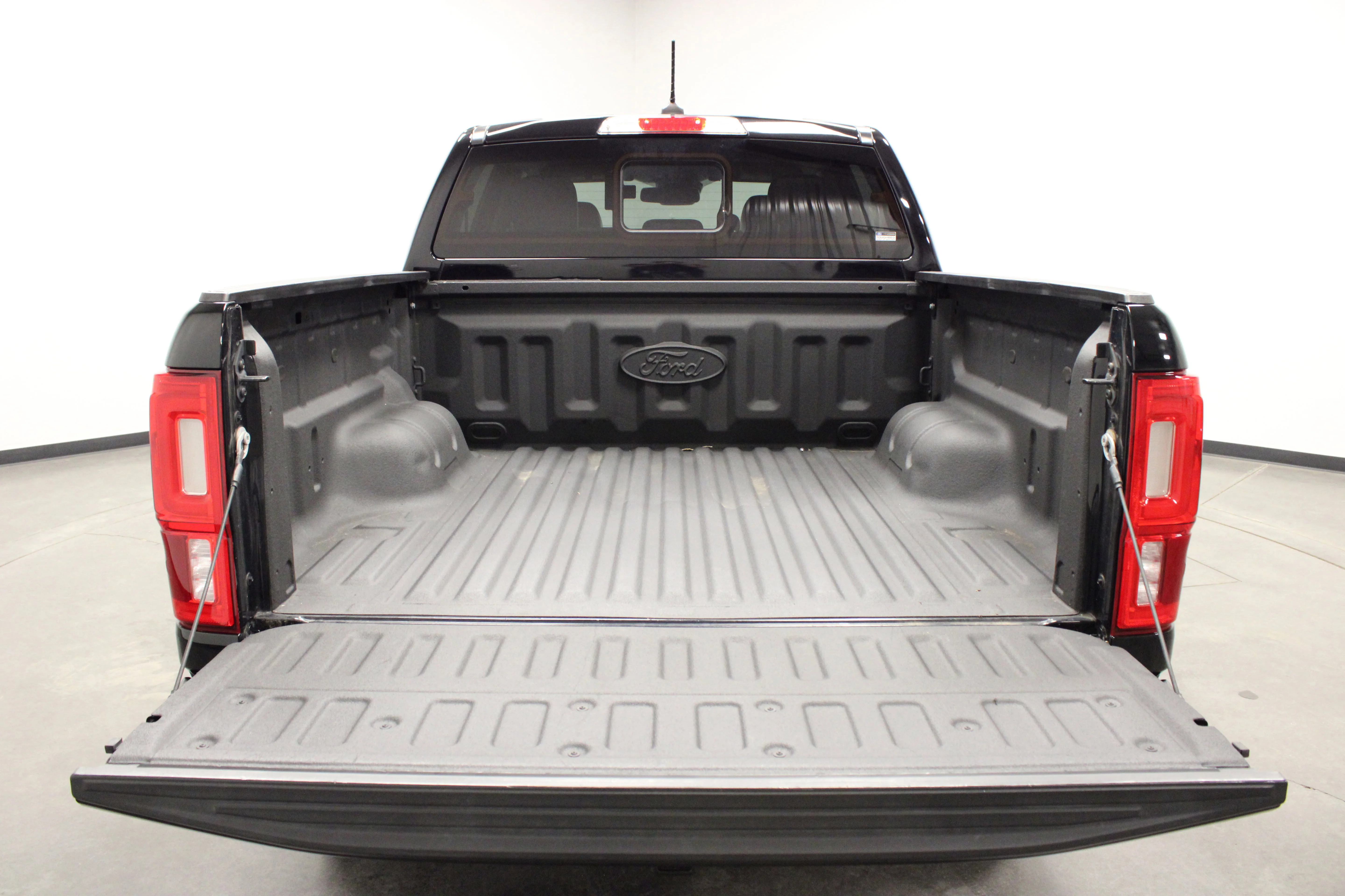 Used 2020 Shadow Black Ford Lariat image 14