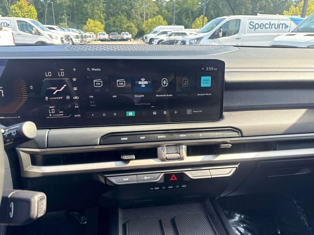 Used 2027 Black Kia S image 19