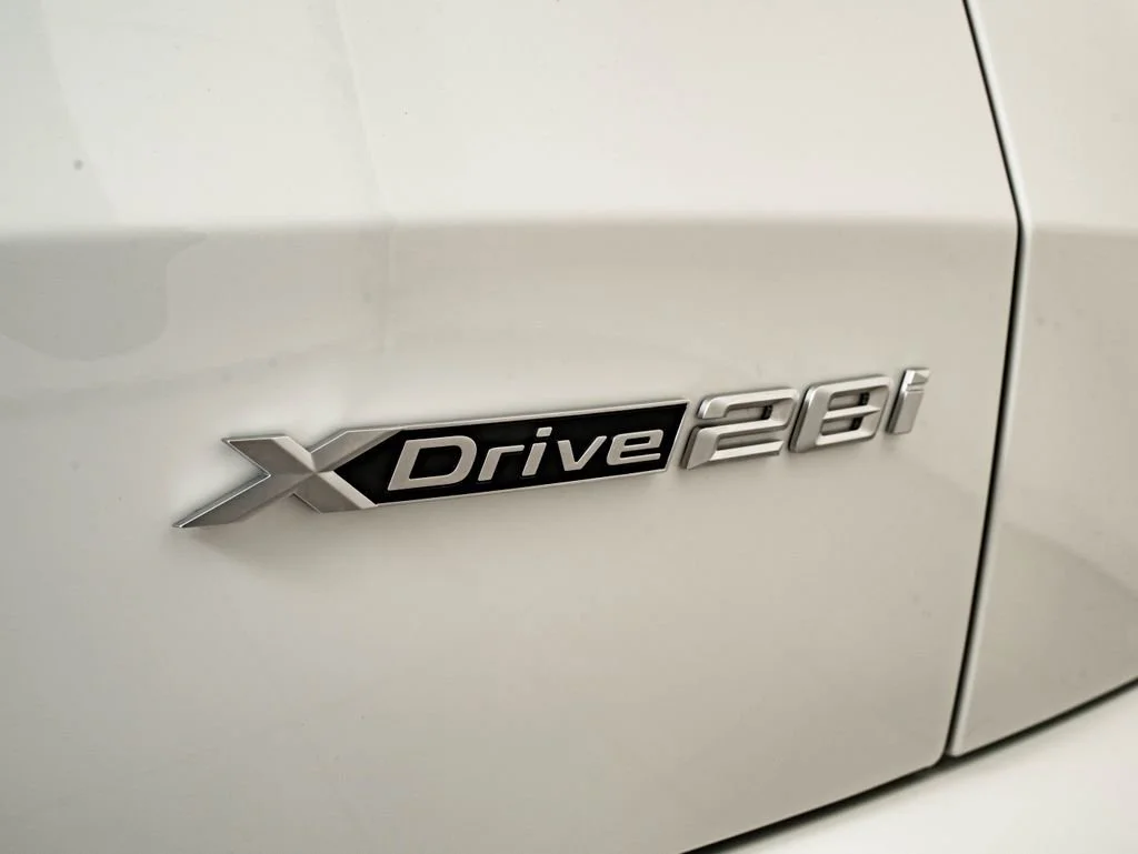 New 2026 Alpine White BMW xDrive28i image 16