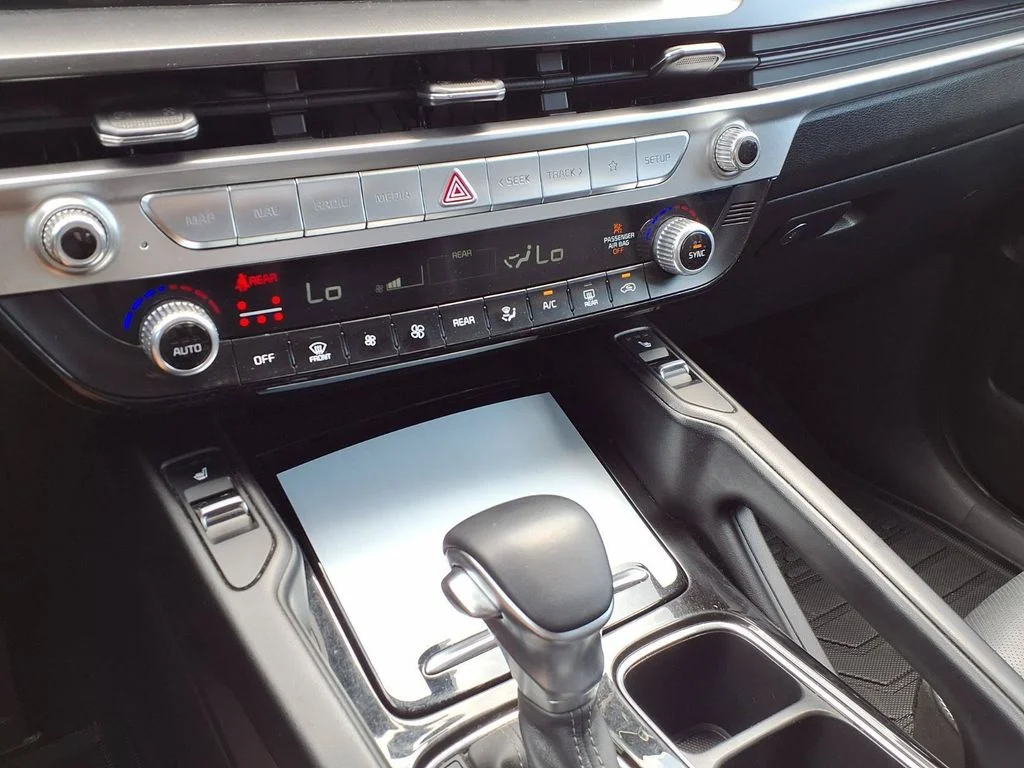 Used 2024 Glacial White Pearl Kia S image 15
