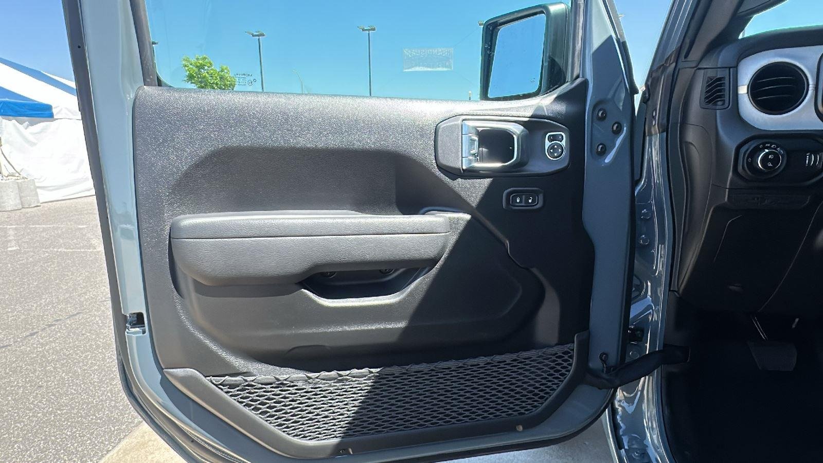 New 2026 Anvil Clear-Coat Exterior Paint Jeep Sport S image 9