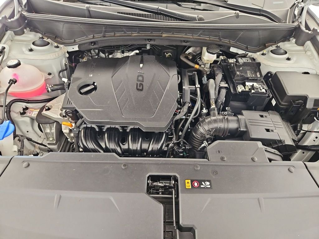 Used 2025 Silver Hyundai SE image 31