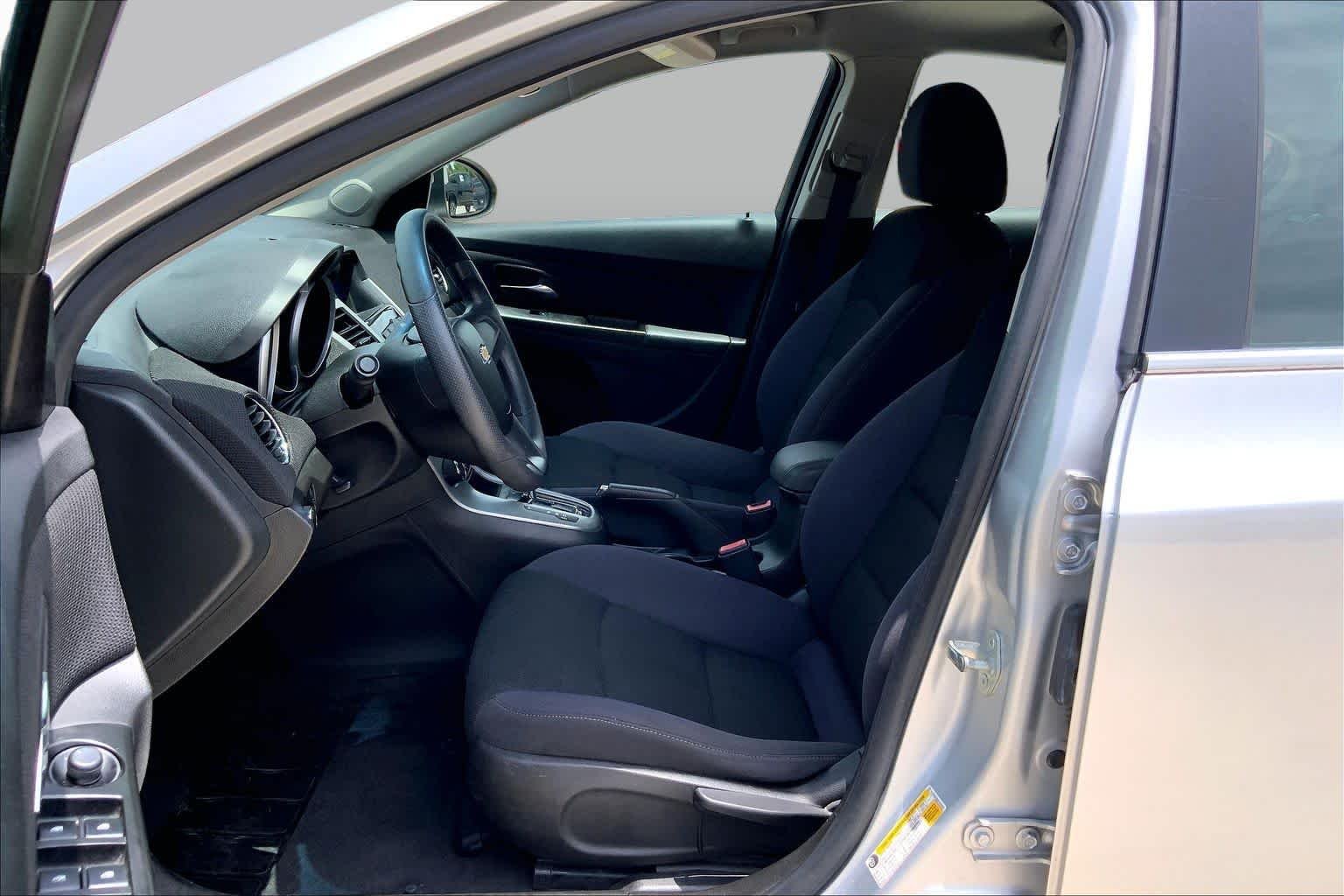 Used 2013 Silver Ice Metallic Chevrolet LT image 8