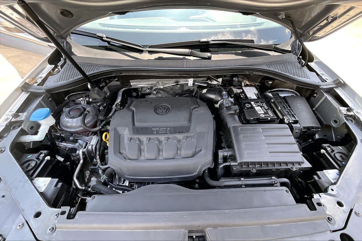 Used 2024 Pyrite Silver Metallic Volkswagen SE image 30