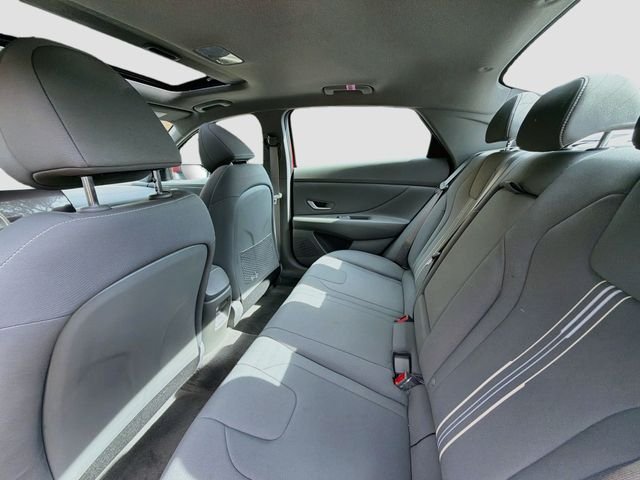 Used 2025 Red Hyundai SEL Convenience image 24