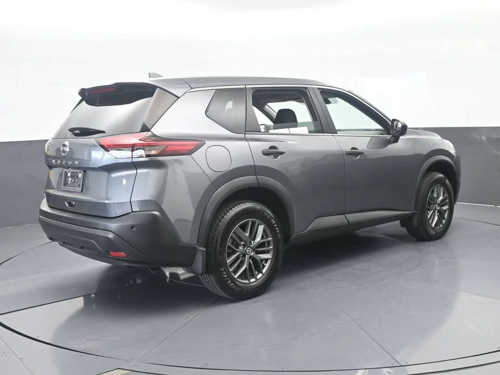 Used 2021 Gray Nissan S image 6