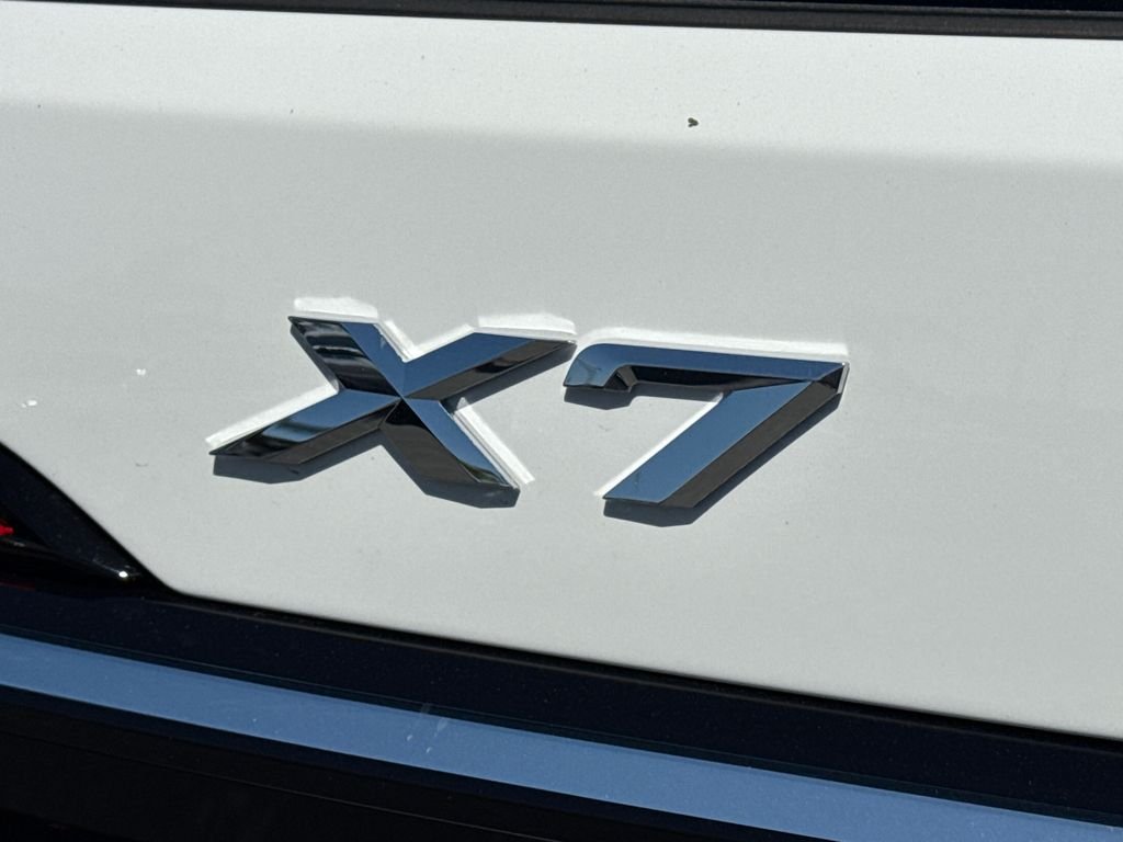New 2026 Alpine White BMW xDrive40i image 9