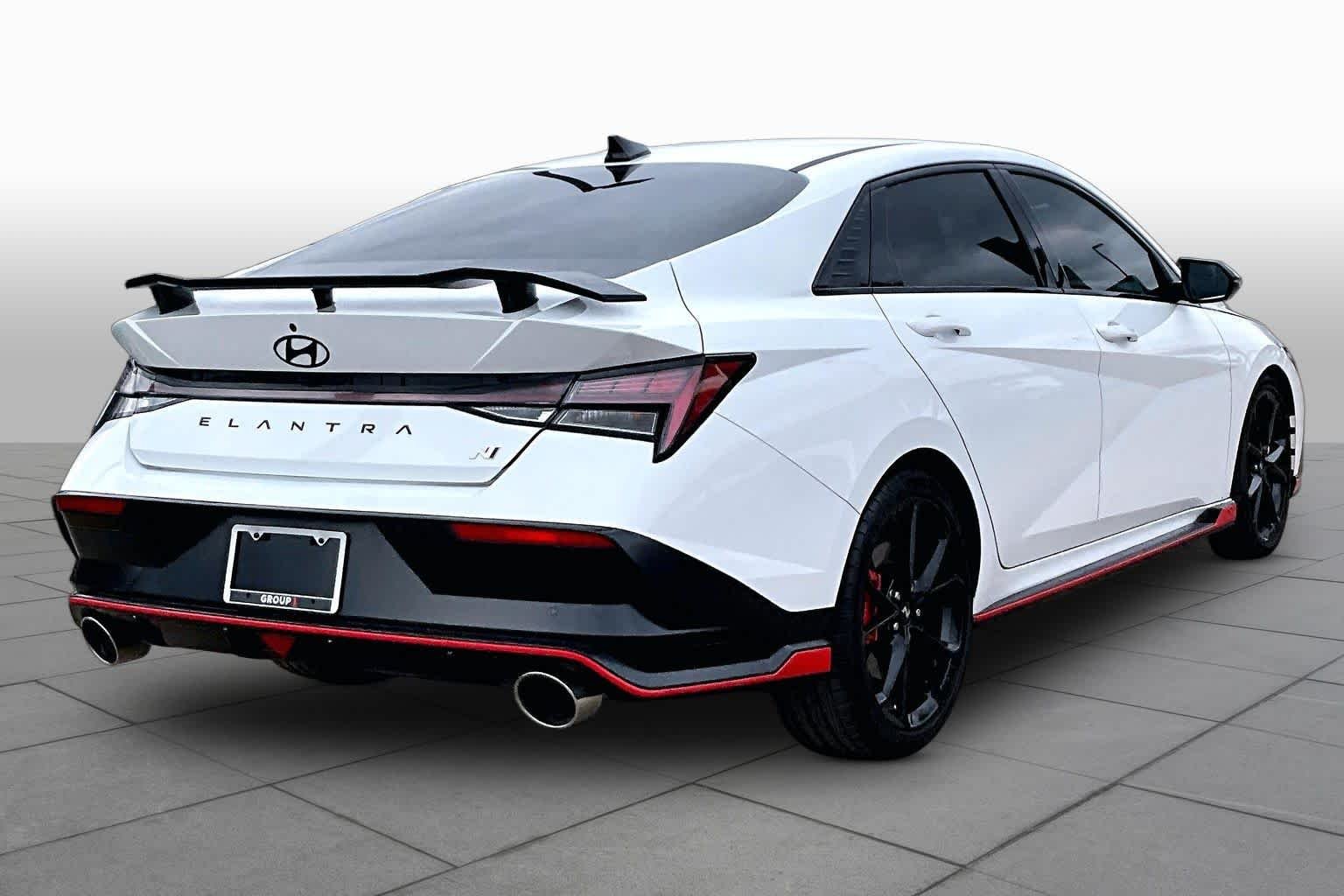 Used 2025 Atlas White Hyundai  image 12