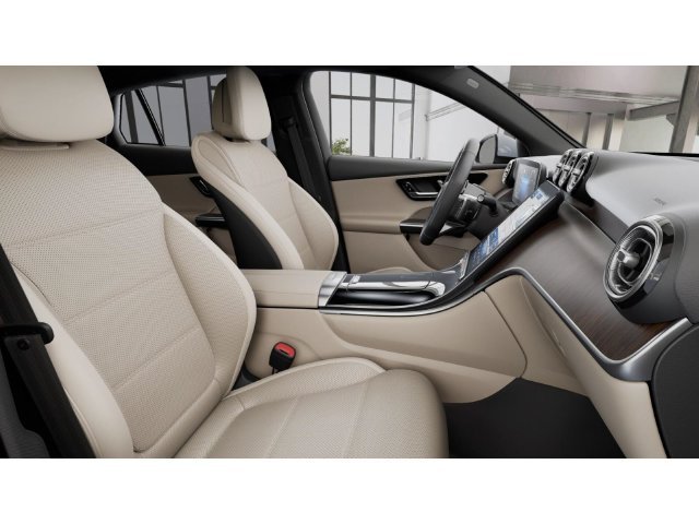 New 2027 Polar White Mercedes-Benz GLC 300 image 4