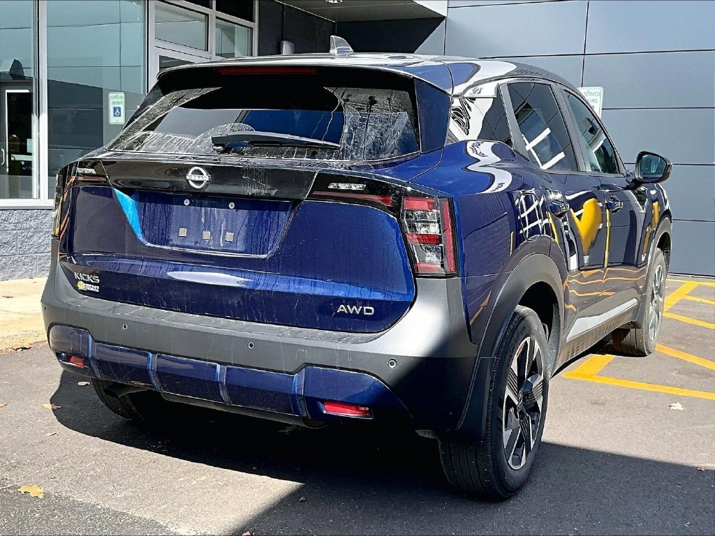 Used 2025 Blue Nissan SV image 3