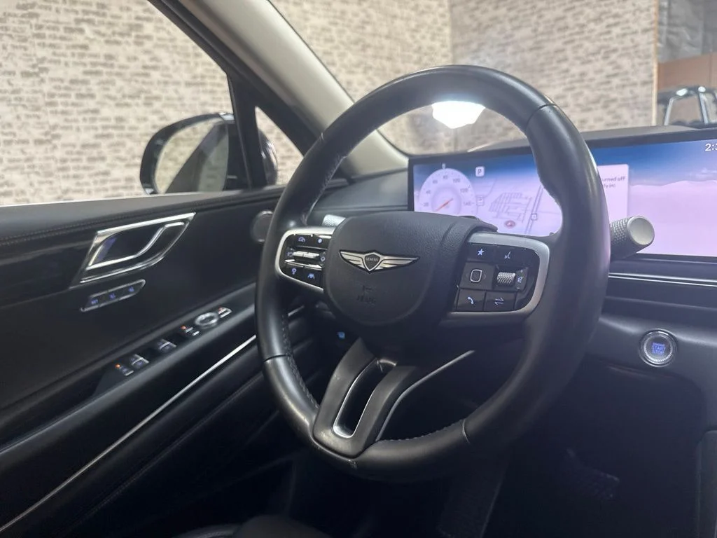 Used 2025 Capri Blue Genesis 2.5T image 18