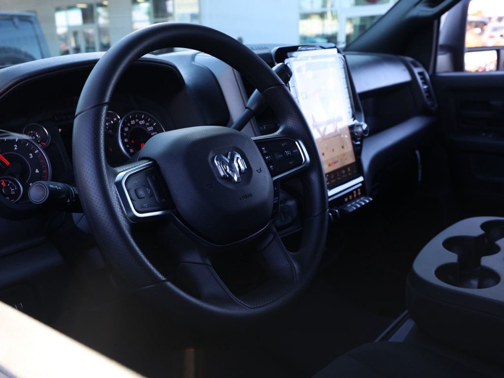 New 2026 Diamond Black Crystal Pearl-Coat Exterior Paint RAM Tradesman image 13