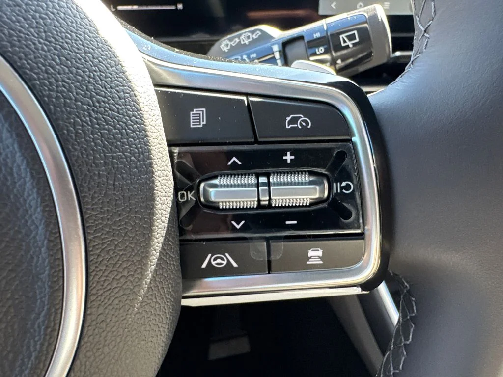New 2025 White Kia LXS image 23