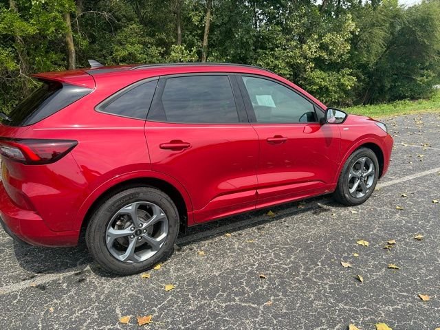 Used 2023 Rapid Red Metallic Tinted Clearcoat Ford ST-Line image 10