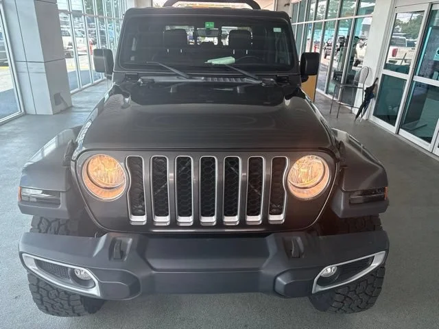 Used 2021 Granite Crystal Metallic Clearcoat Jeep Overland image 3