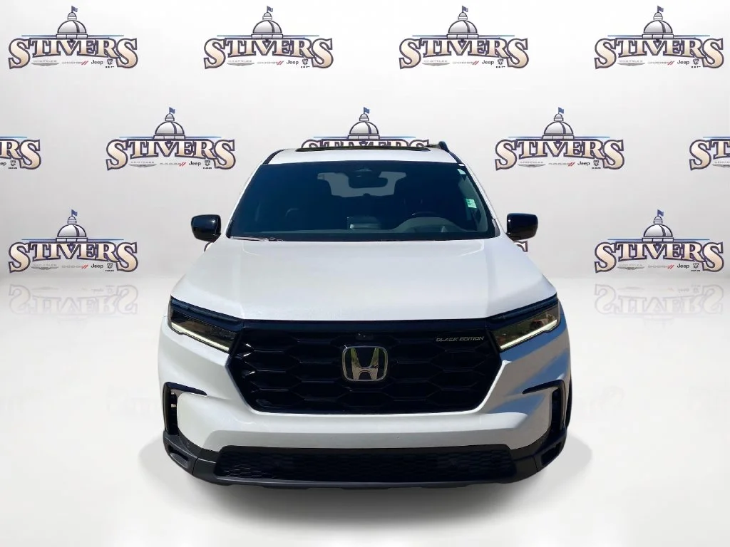 Certified Used 2025  Honda Black Edition image 2