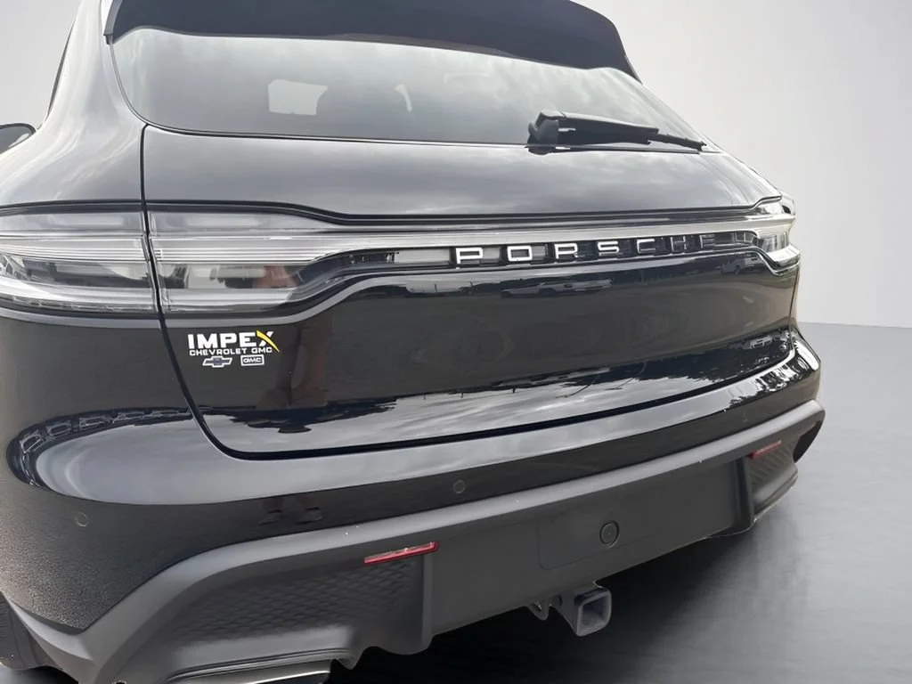 Used 2022  Porsche  image 5