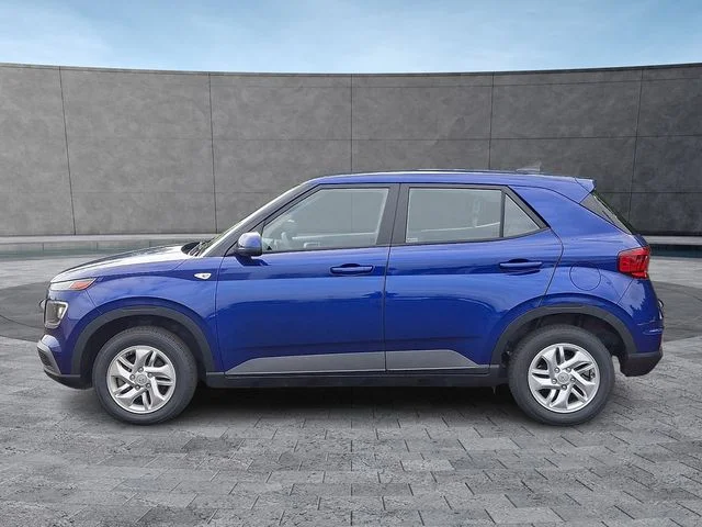 Used 2022 Blue Hyundai SE image 6