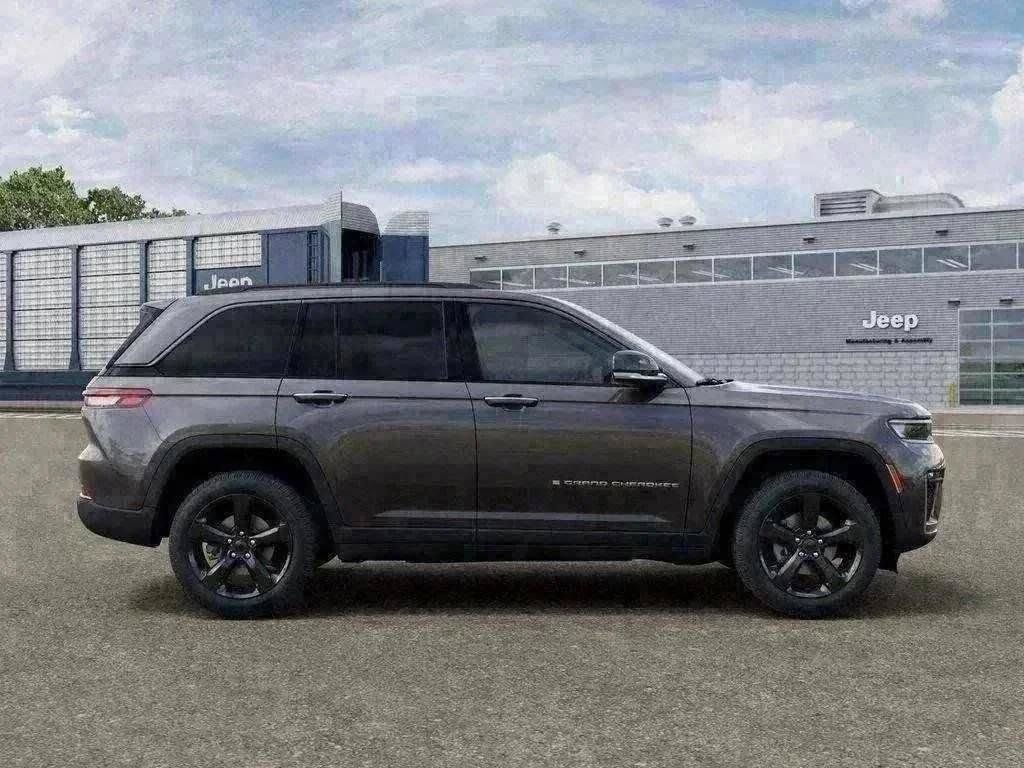 New 2026 Baltic Gray Metallic Clear-Coat Exterior Paint Jeep Limited image 33