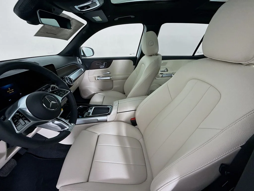 New 2026 Polar White Mercedes-Benz GLB 250 image 5
