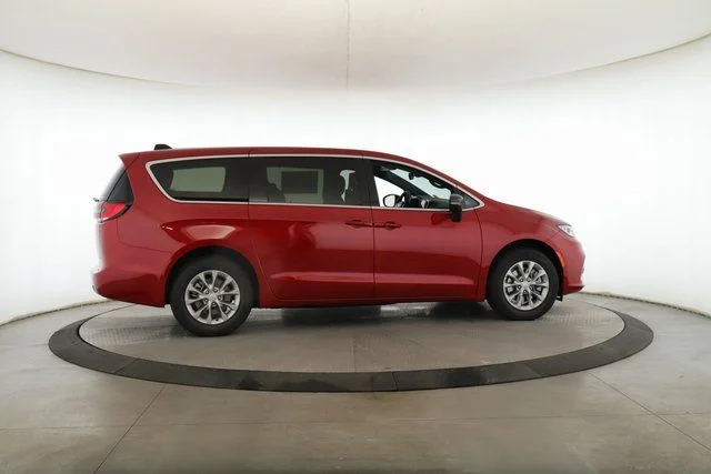 2026 Chrysler Pacifica Select - Photo 6