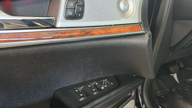 Used 2020 Infinite Black Lincoln Reserve image 21