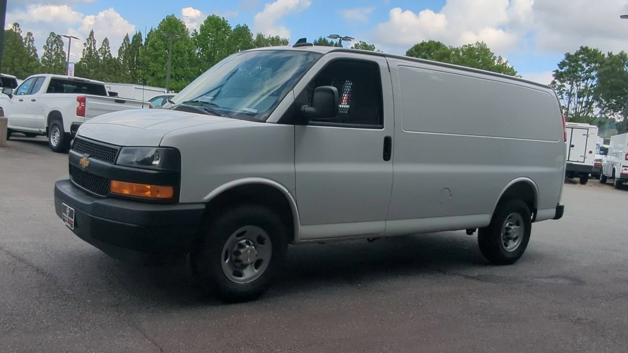 New 2025 Summit White Chevrolet Work Truck image 4