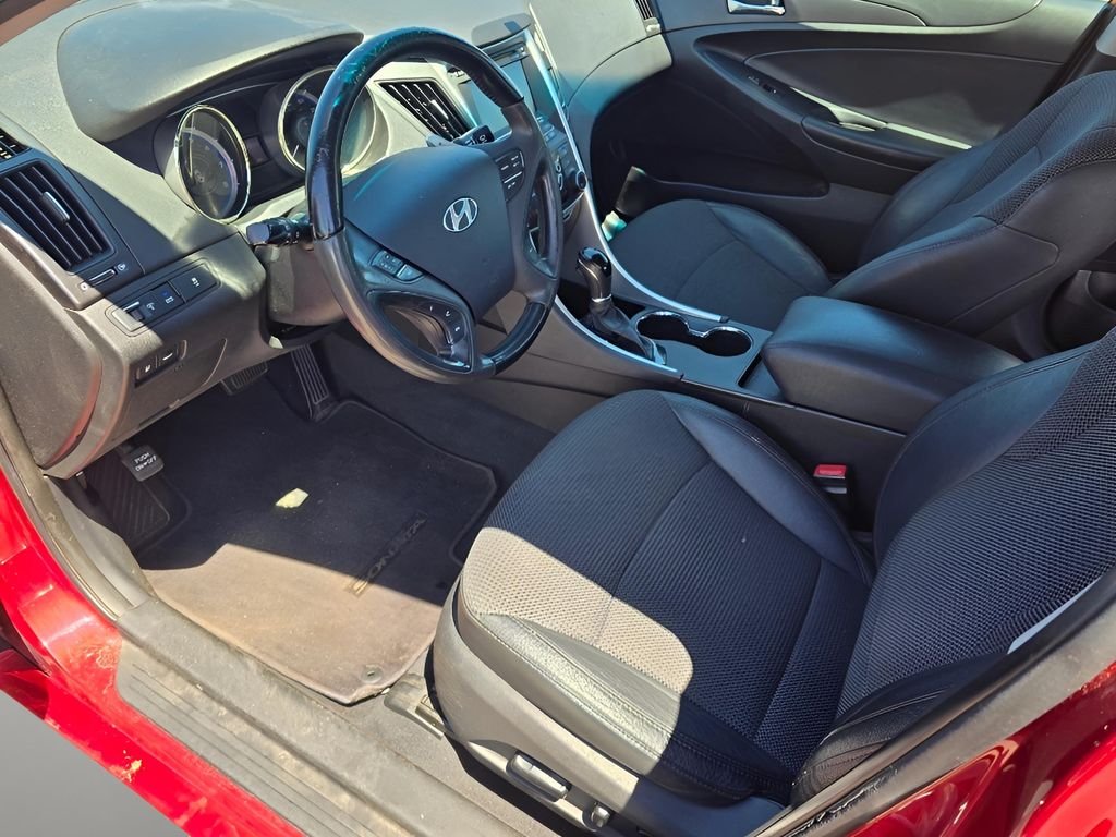 Used 2011 Venetian Red Hyundai SE image 25