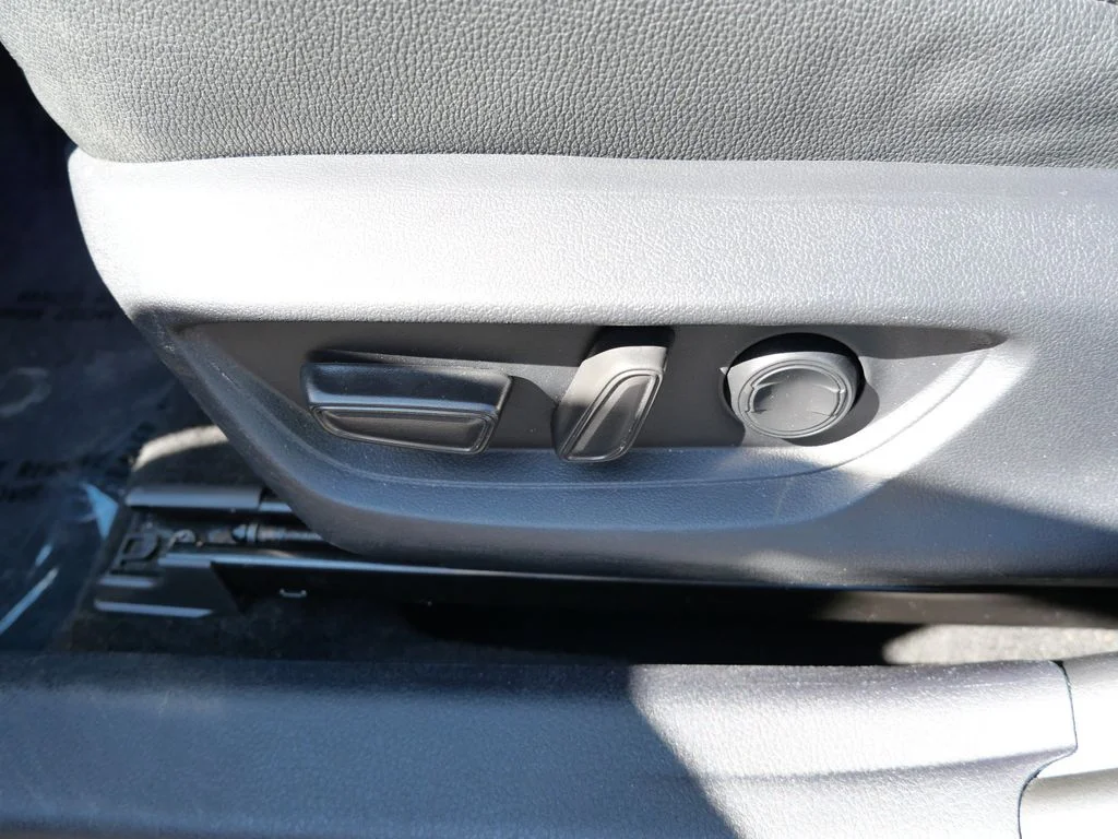 Certified Used 2025  Toyota SE image 15