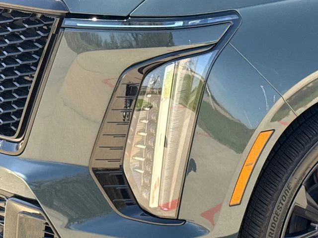 Used 2025 Green Cadillac V-Series image 4