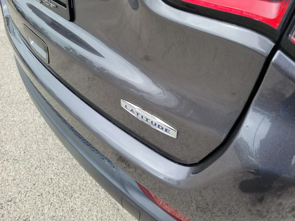 Used 2020 Gray Jeep Latitude image 9