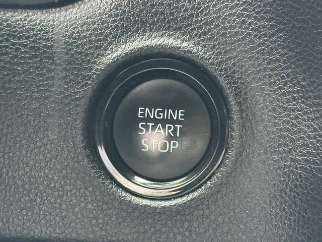 Used 2025 White Toyota SR5 image 19