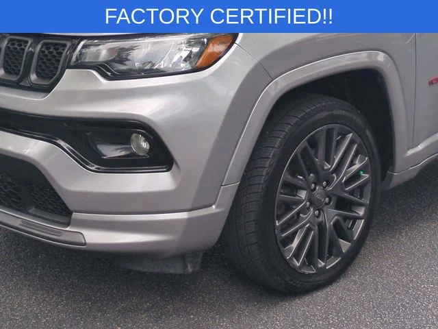 Used 2023 Silver Jeep Limited image 9