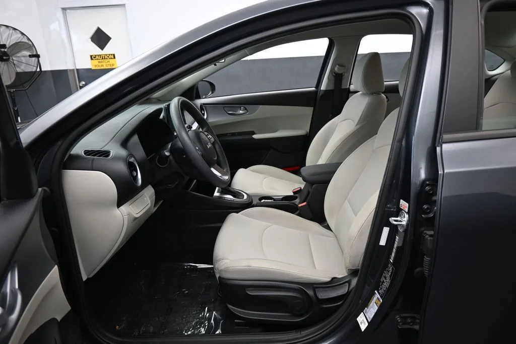 Used 2023 Gravity Gray Kia LXS image 11