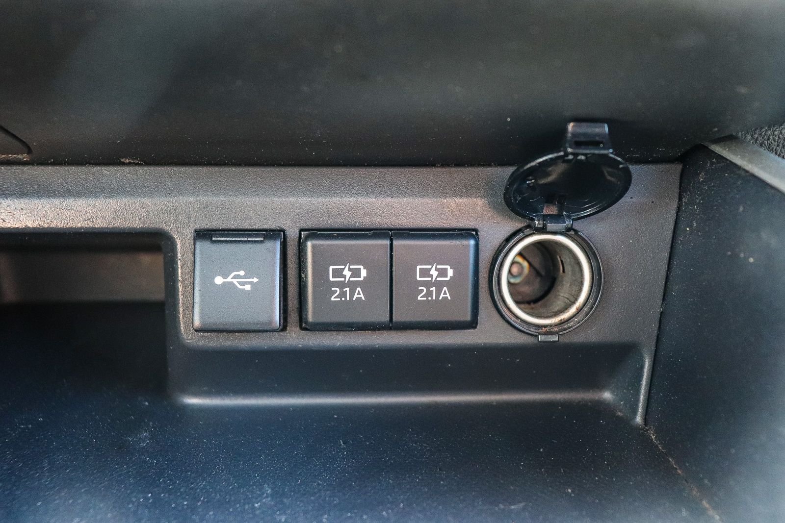 Certified Used 2021 Blizzard Pearl Toyota L image 30