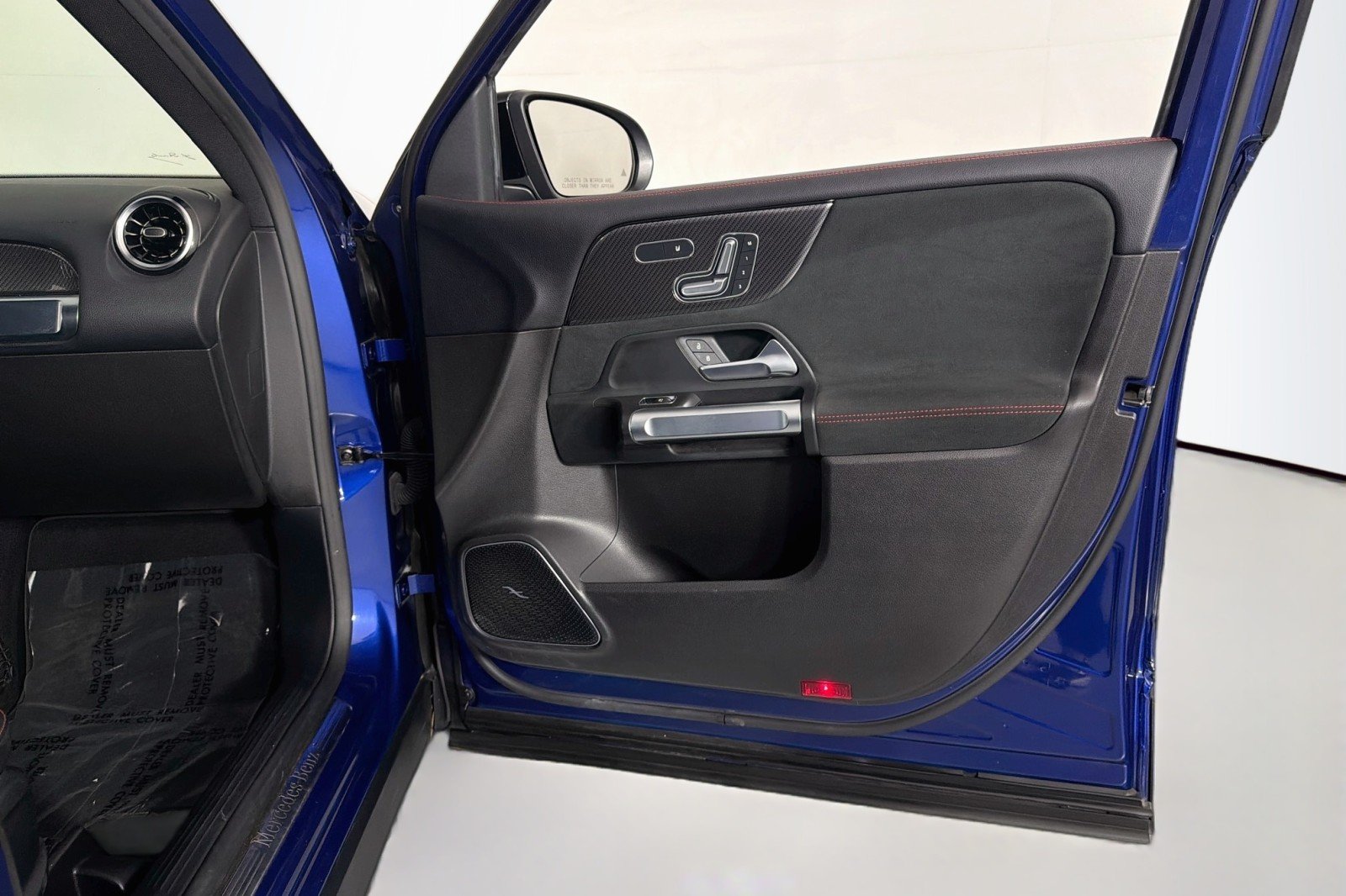 Used 2020 Galaxy Blue Metallic Mercedes-Benz 250 image 23