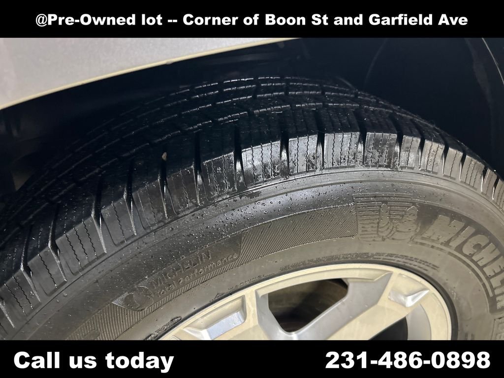Used 2014 Silver GMC SLE-2 image 12
