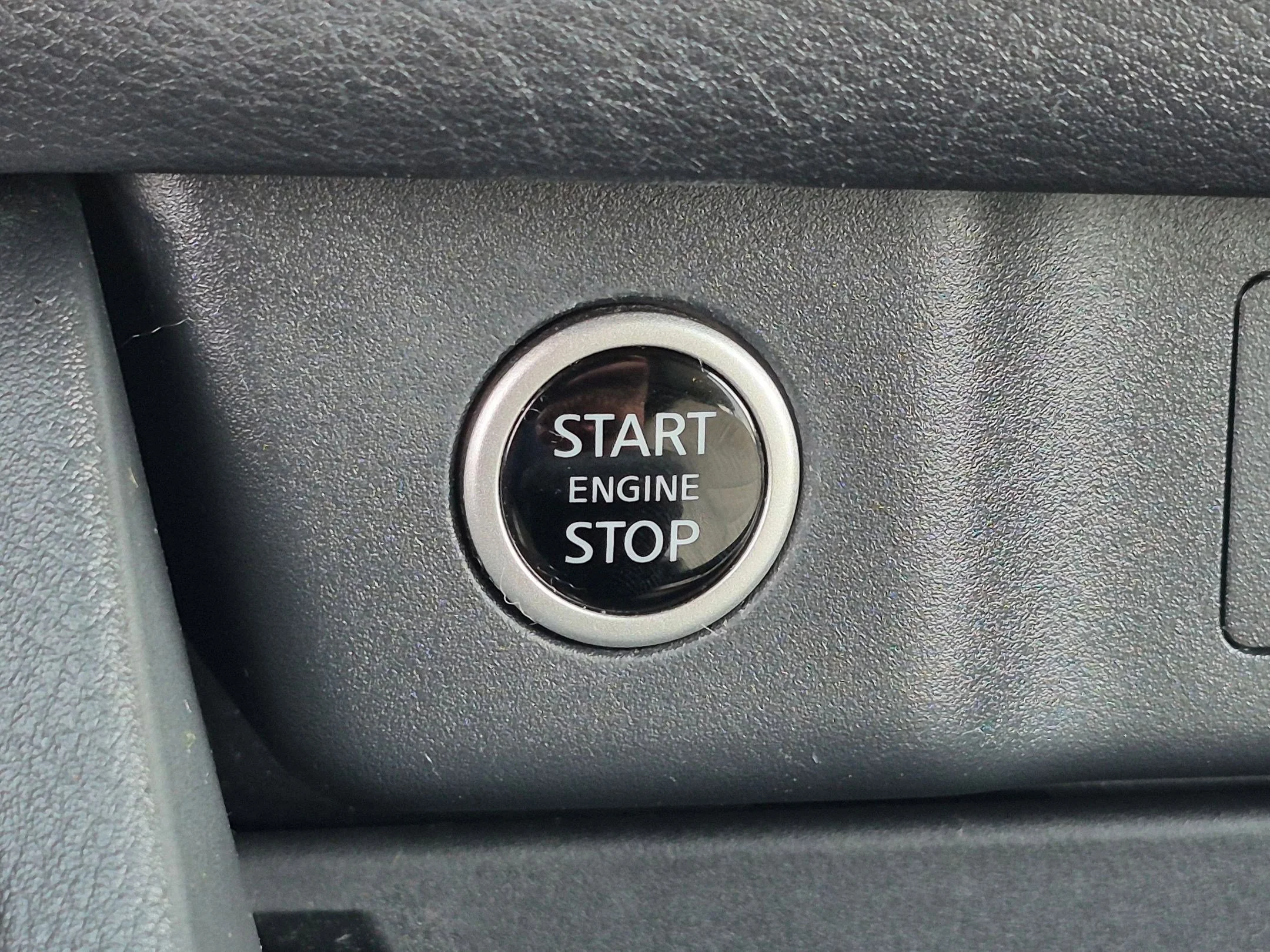 Used 2023 Scarlet Ember Tintcoat Nissan SV image 16