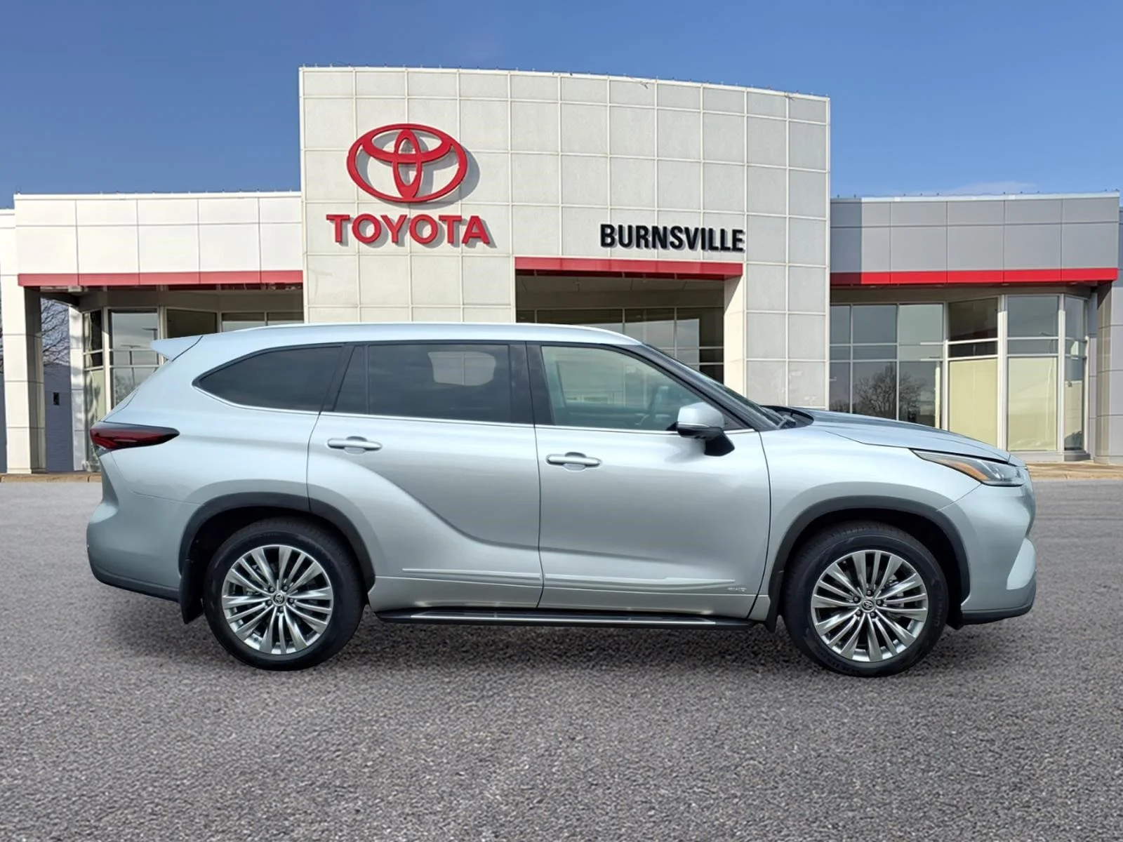 Certified 2025 Toyota Highlander Platinum with VIN 5TDEBRCH8SS668408 for sale in Burnsville, Minnesota