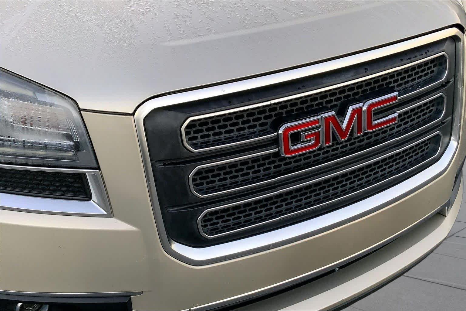 Used 2014 Champagne Silver Metallic GMC SLT image 26
