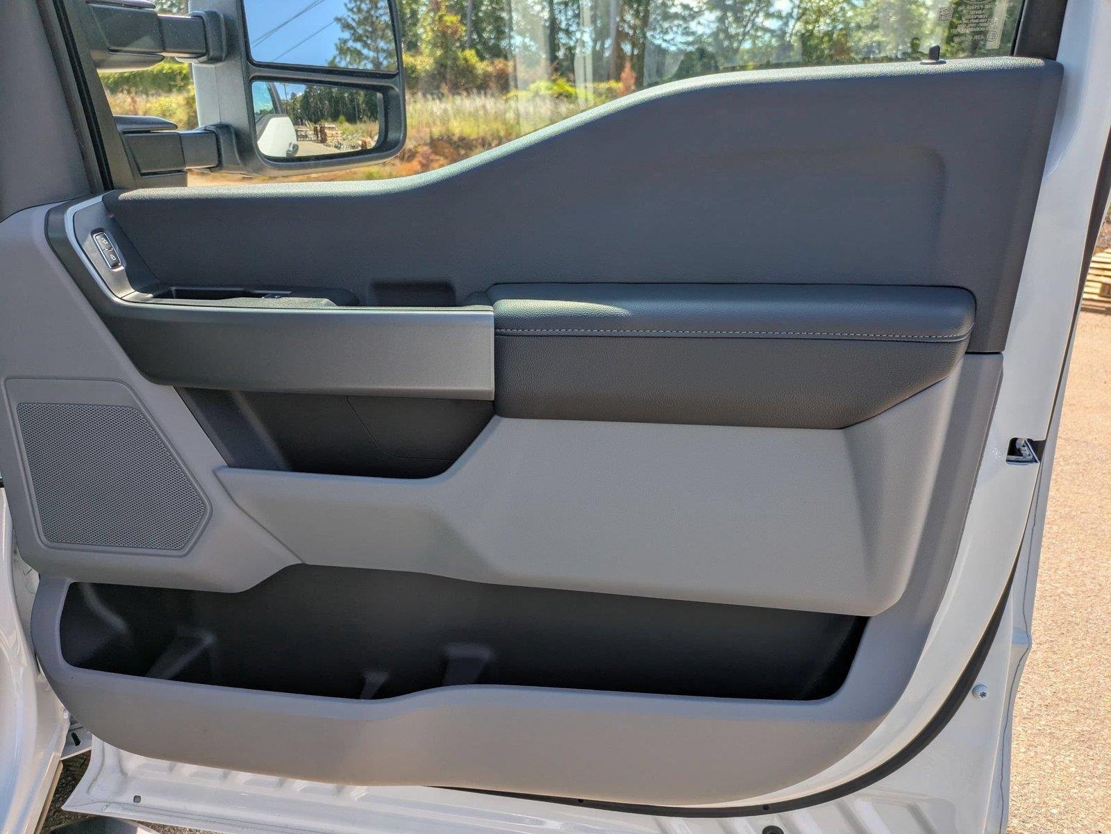 New 2026 Oxford White Ford F-350® XL image 30