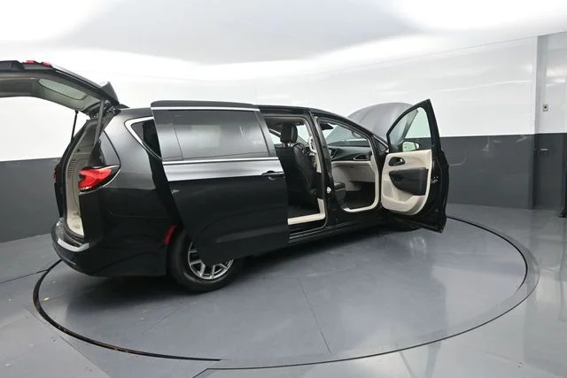 Used 2023 Black Chrysler Touring L image 34