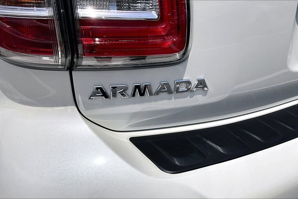 Used 2019 White Nissan Platinum image 26