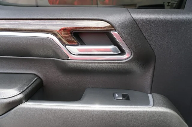 Used 2024  GMC Elevation image 18