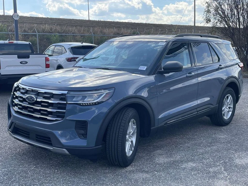 New 2026 Vapor Blue Metallic Ford Active image 7