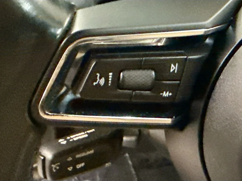 Used 2022  Porsche Base image 11